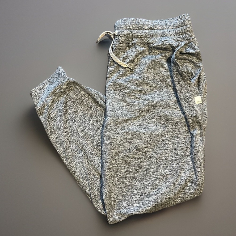 Vuori Woman's Grey Jogger Cuffed Active Wear Sweat Pants Large